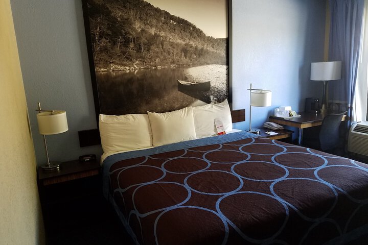 1 King Bed (6 of 26)