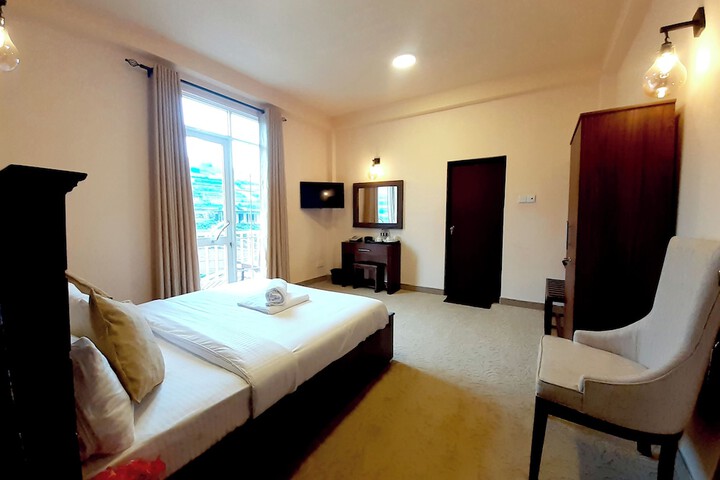 Room 9 of 24