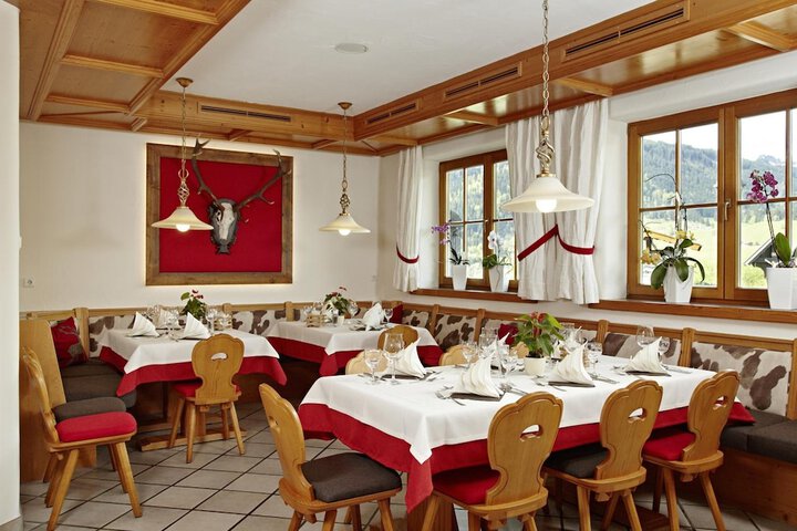 Dining 42 of 55