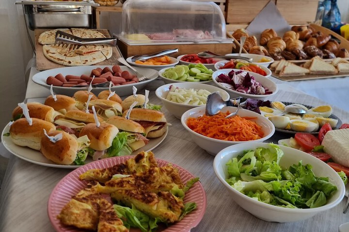 Dining 78 of 161