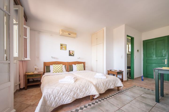 Room 2 of 36