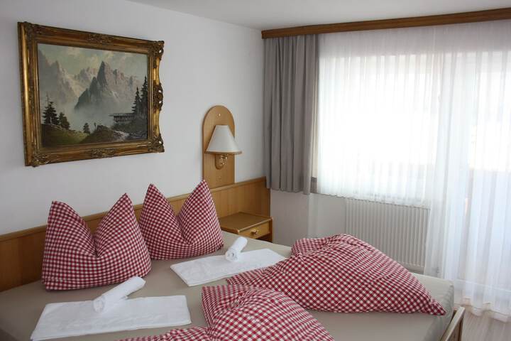 Room 5 of 49