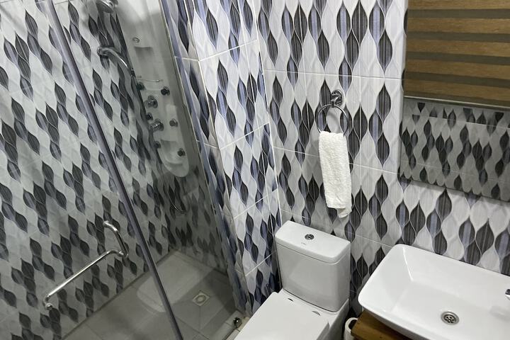 Room 3 of 165