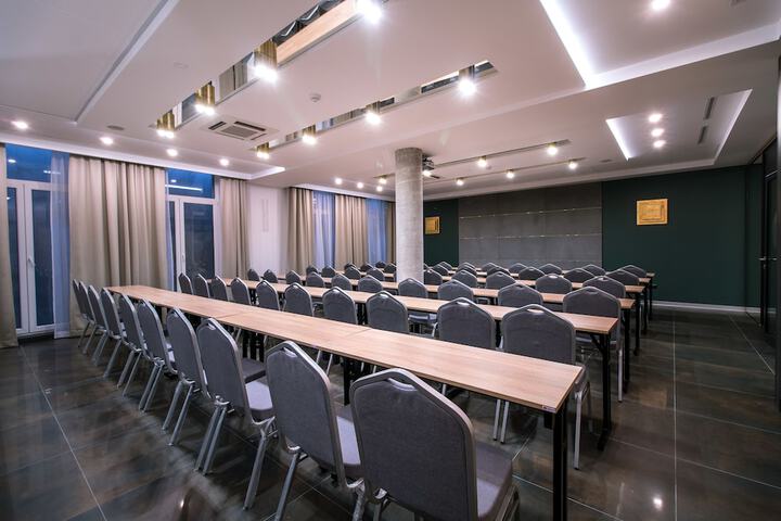 Business Center 34 of 38