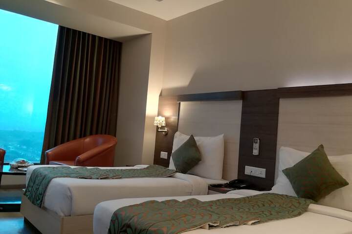 Room 13 of 32