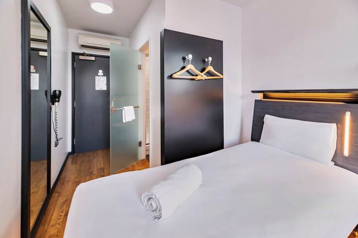 Room 15 of 103