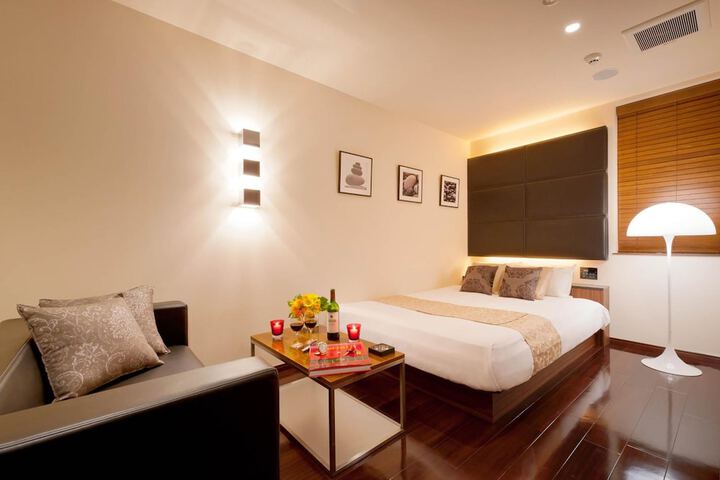 Room 13 of 22