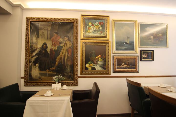 Dining 44 of 60