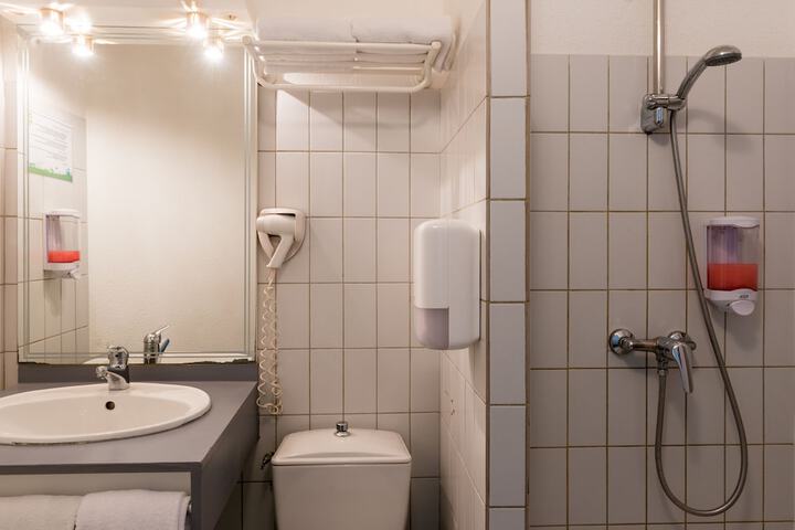 Room 8 of 47