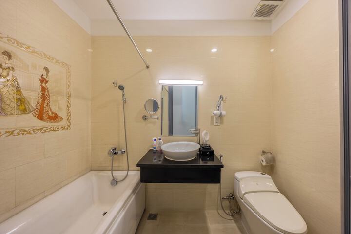 Room 12 of 21