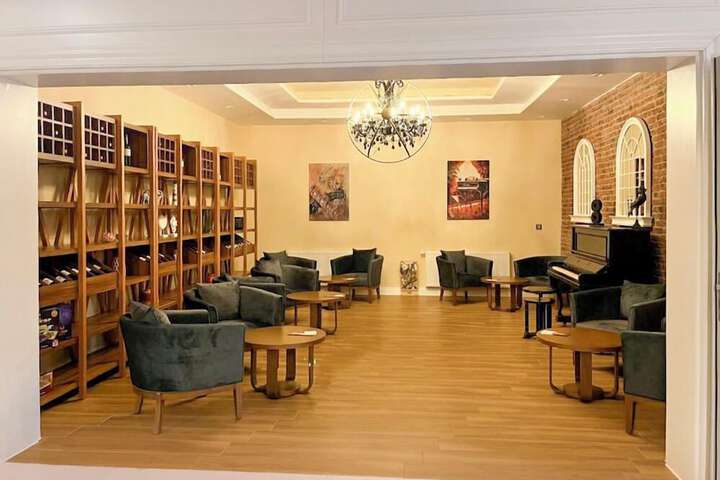 Entrance & Lobby