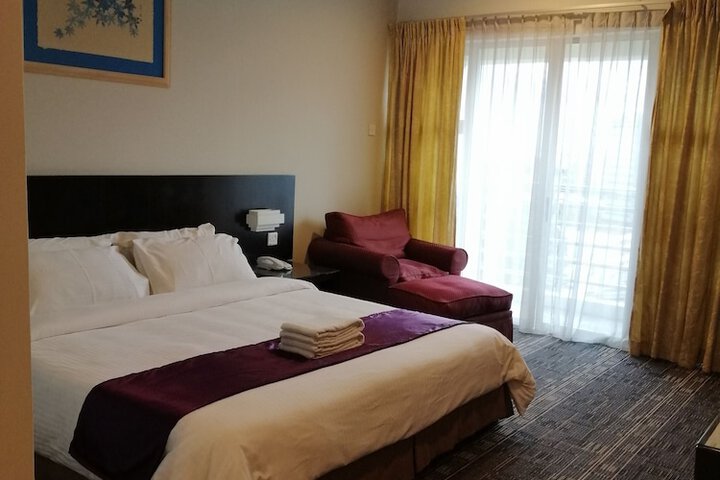 Room 17 of 37