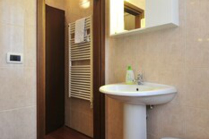 Room 2 of 18