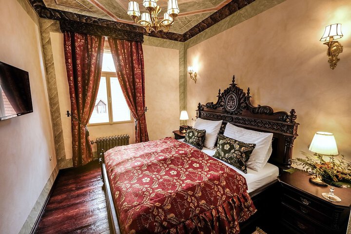 Room 25 of 183