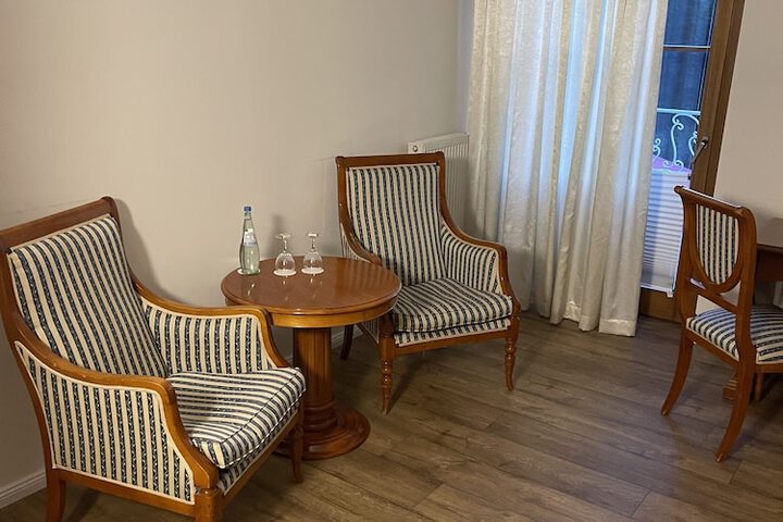 Room 18 of 90