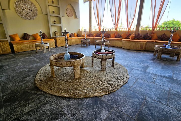 Lounge 54 of 59