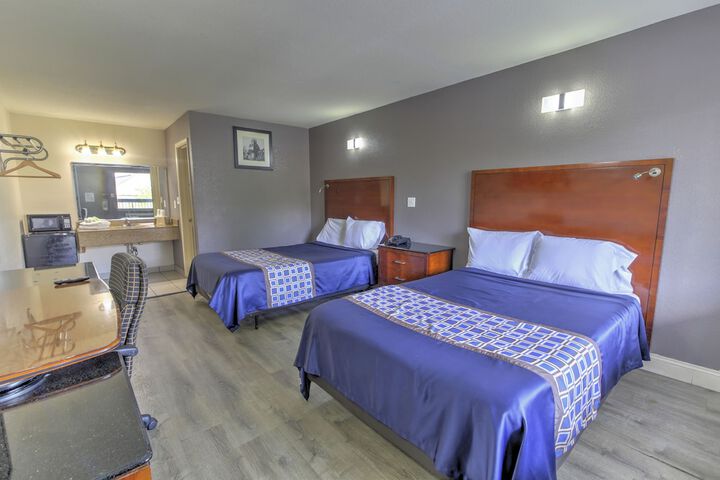 Renovated Standard 2 Double Beds (10 of 12)