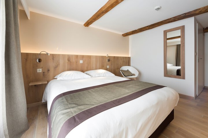 Room 25 of 43
