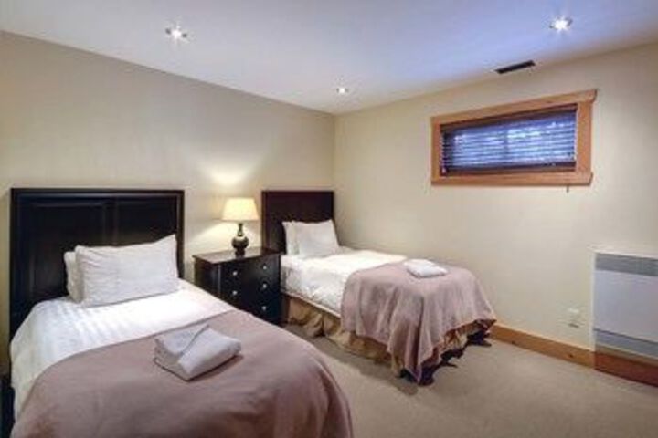 Room 12 of 27