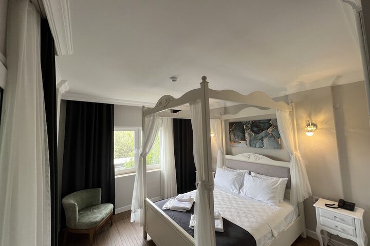 Room 3 of 40