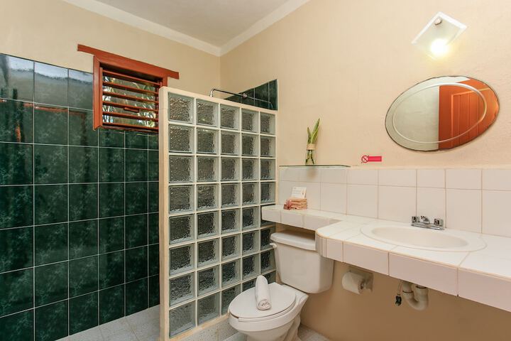 Room 10 of 28