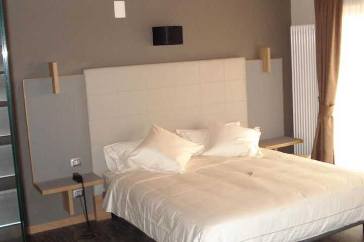 Room 33 of 70
