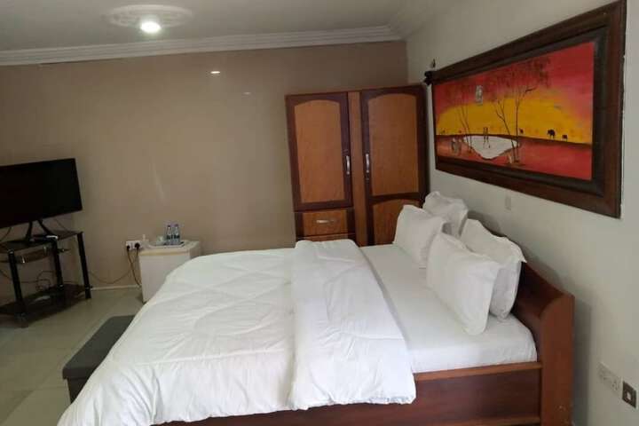 Room 2 of 8