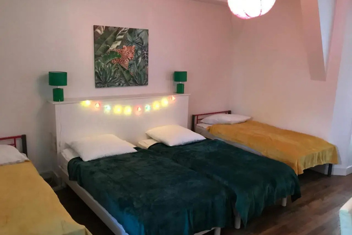 Room 4 of 18