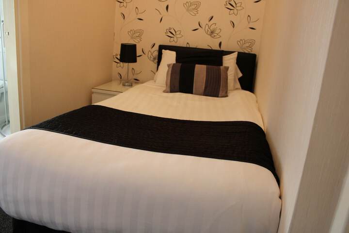 Room 5 of 34