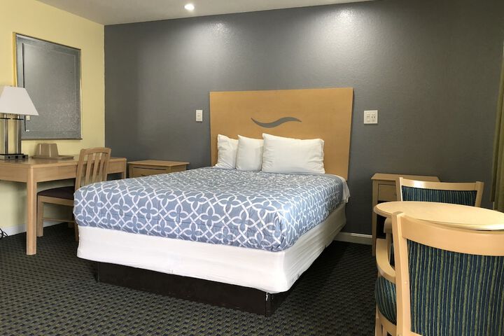 Room 4 of 35