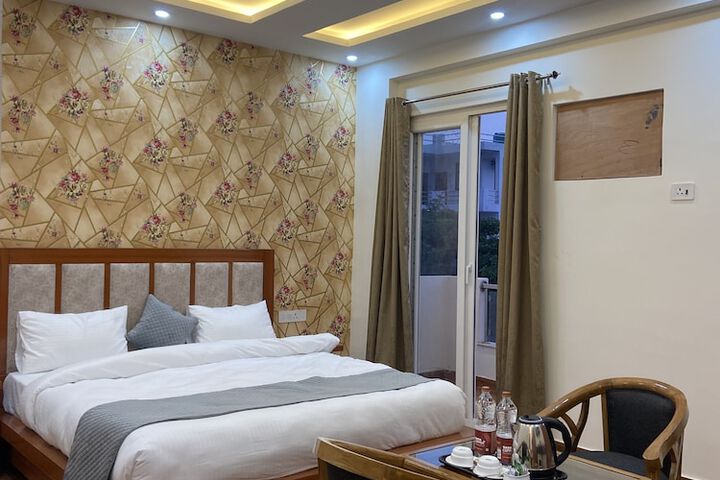Room 5 of 30