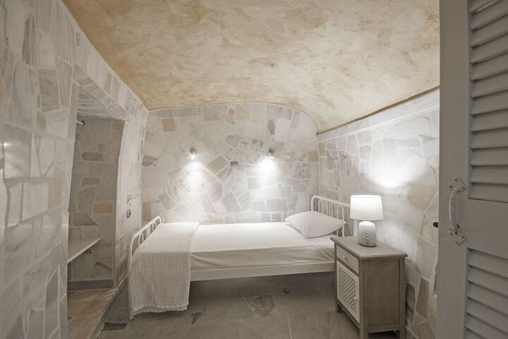 Room 14 of 33