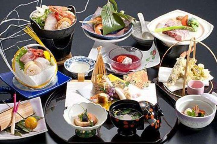 Dining 15 of 19