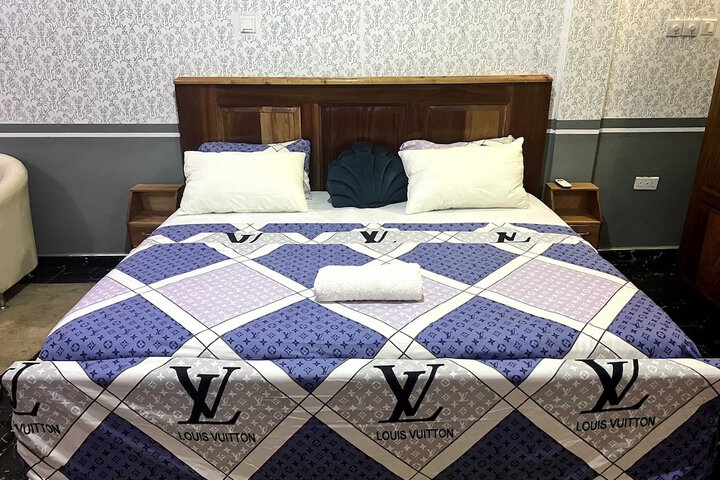 Room 9 of 60