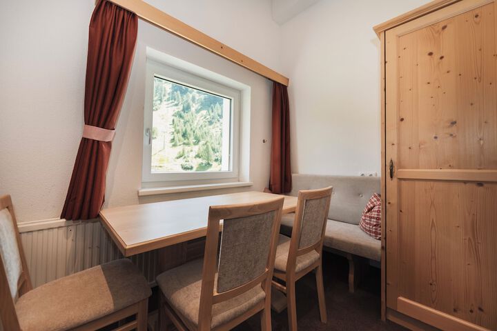 Room 8 of 23