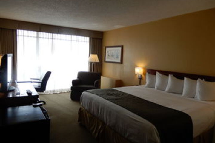 Exterior of Radisson Hotel Milwaukee Airport