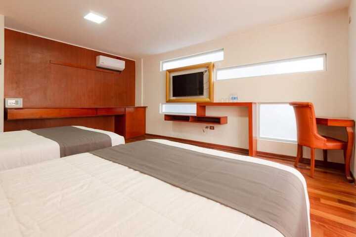 Room 10 of 28