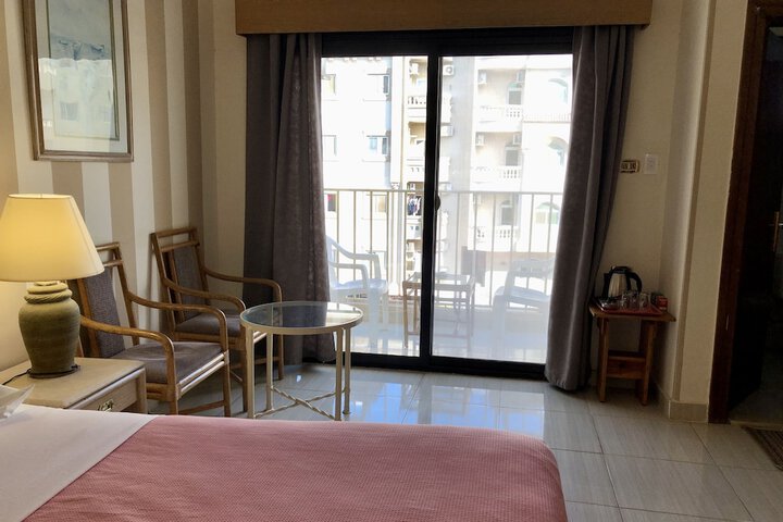 Room 28 of 73