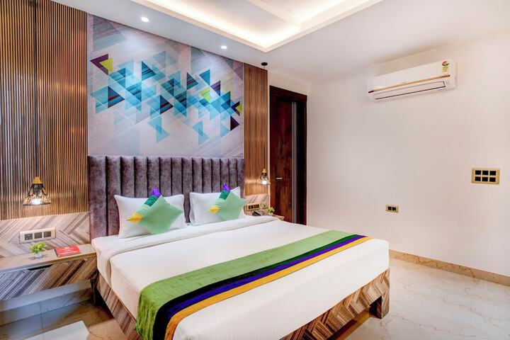 Room 8 of 38