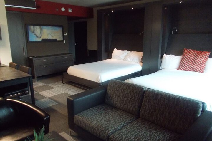 Room 18 of 94