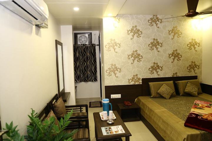 Room 16 of 31