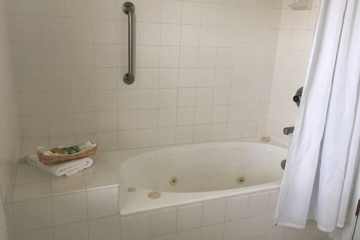 Jetted tub