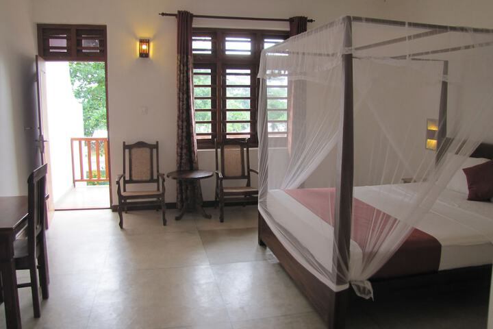 Room 8 of 20
