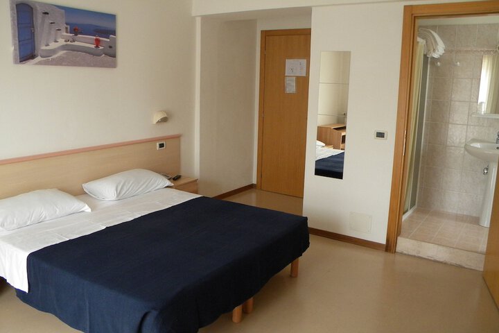 Room 5 of 71