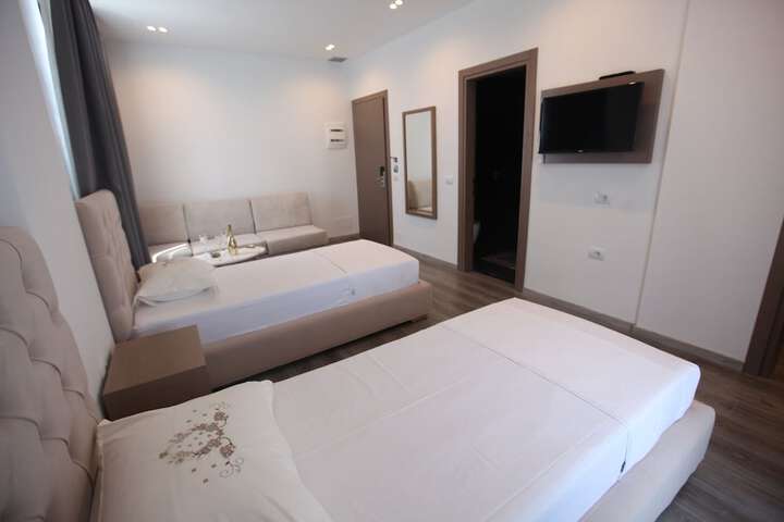 Room 3 of 59