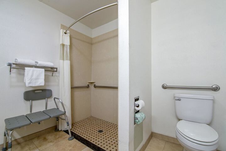 Room 13 of 28
