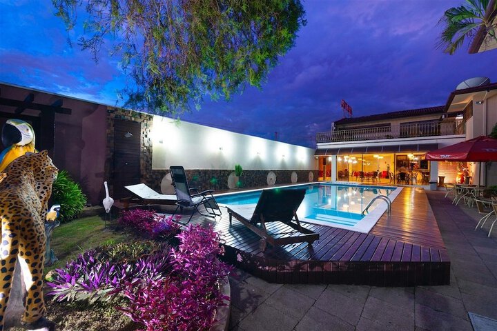 Pool 43 of 77