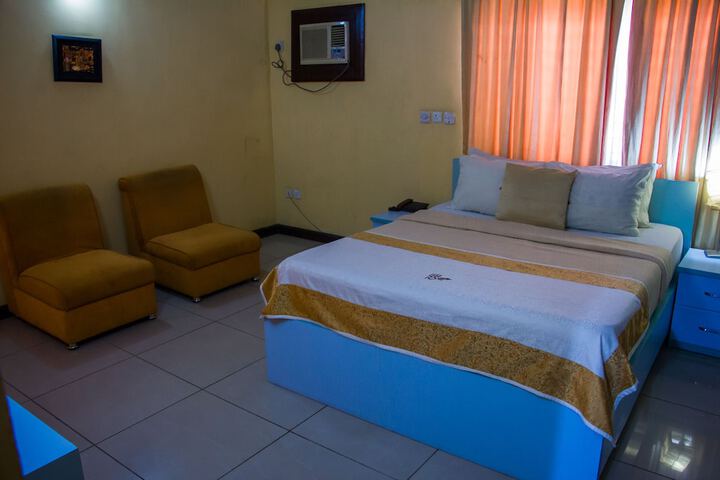 Room 11 of 44