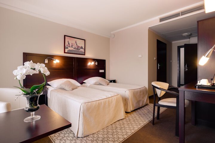 Room 6 of 36