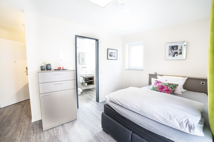 Room 3 of 25